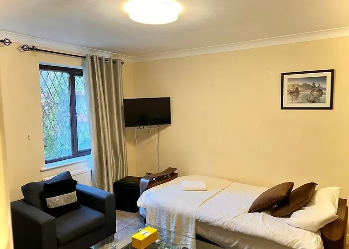 Cosy 2 Bedroom Detached House In Central London