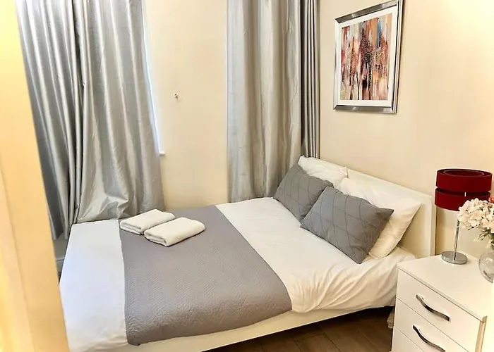 Cosy 2 Bedroom Detached House In Central London